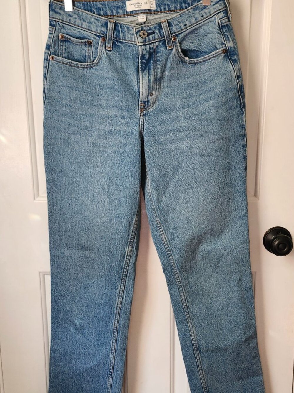 Abercrombie Curve Love Mid Rise Straight Jeans Size 4 Like New Light Wash